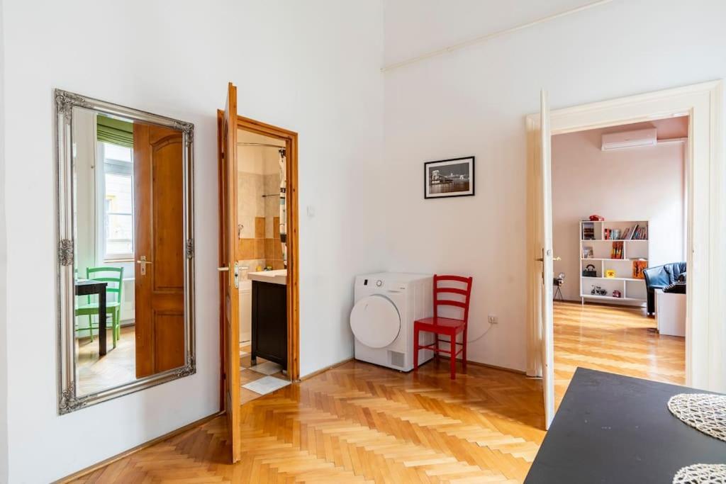 Apartment Quiet At Synagogue