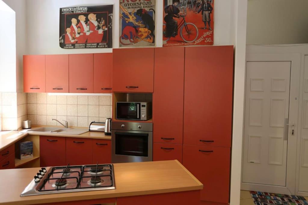 Quiet At Synagogue Apartment *