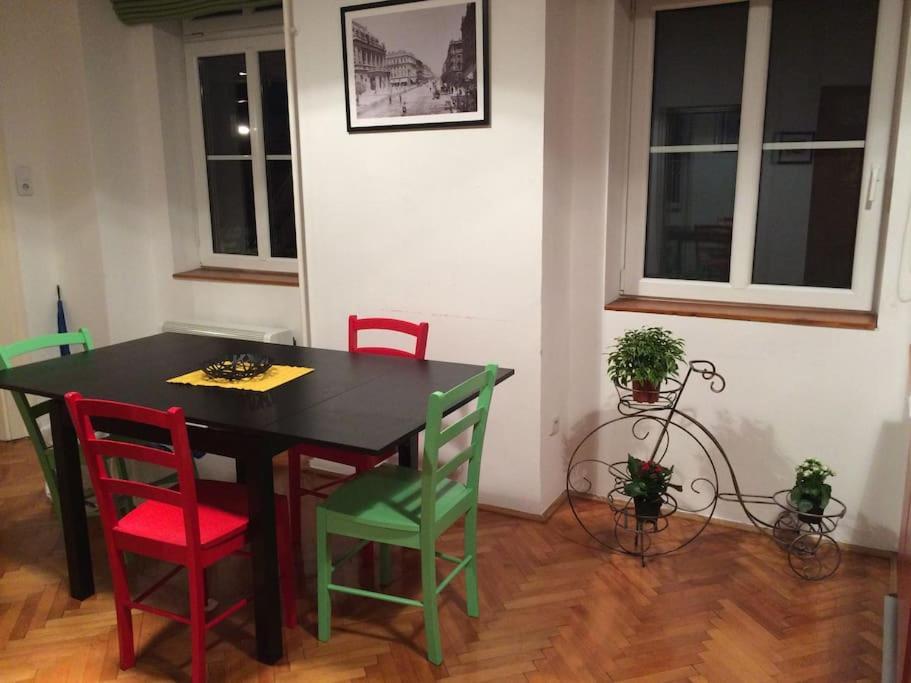 Quiet At Synagogue Apartment Budapest